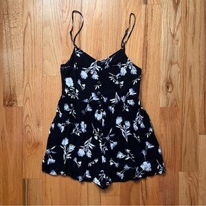 Urban Outfitters Poppy Sweetheart Button-Down Romper Size Small